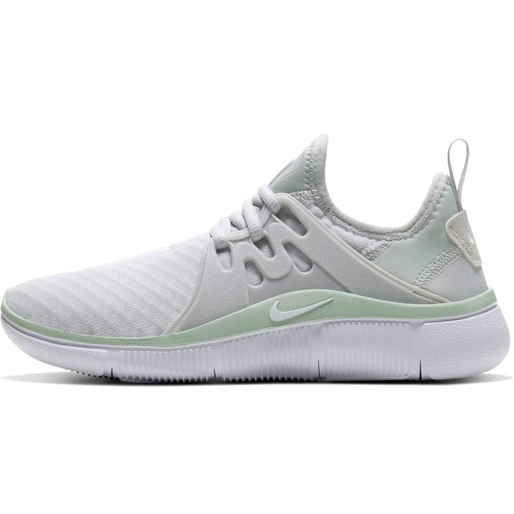 NIKE Women's Acalme Sneaker Size 7